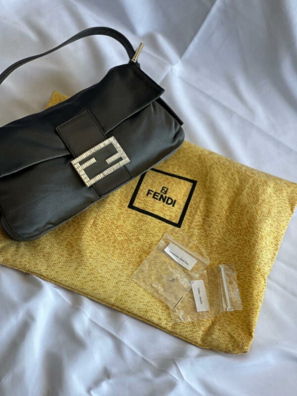baguette FENDI