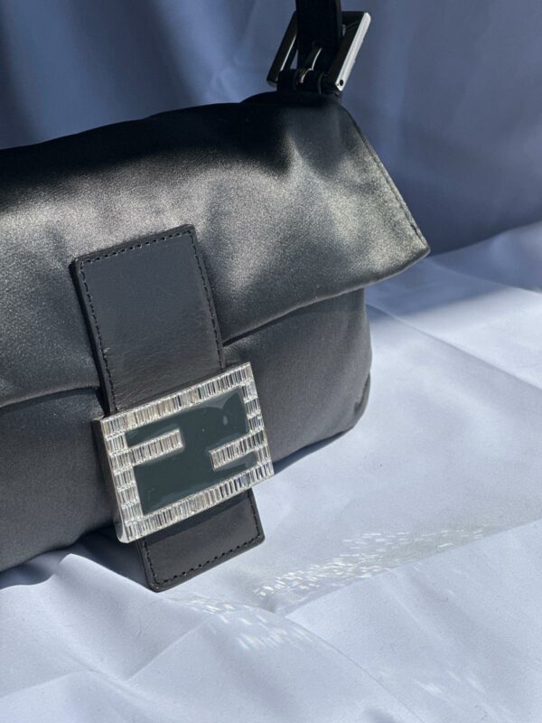 baguette FENDI