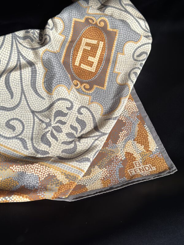 Vintage Carrè Fendi 100% Seta