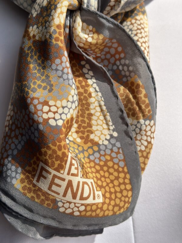 Vintage Carrè Fendi 100% Seta