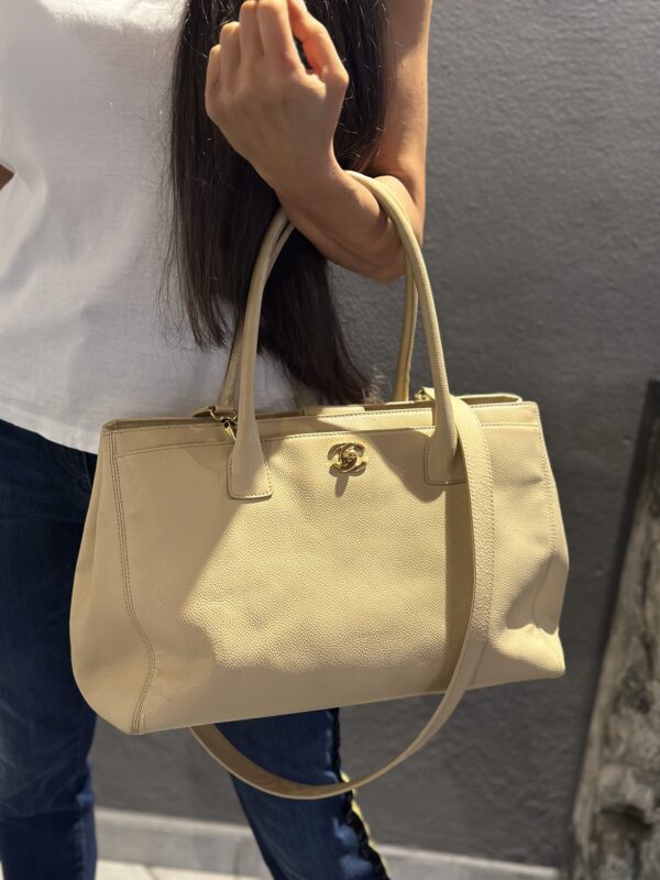 Chanel Caviar Executive Bag (2010/2011) loop