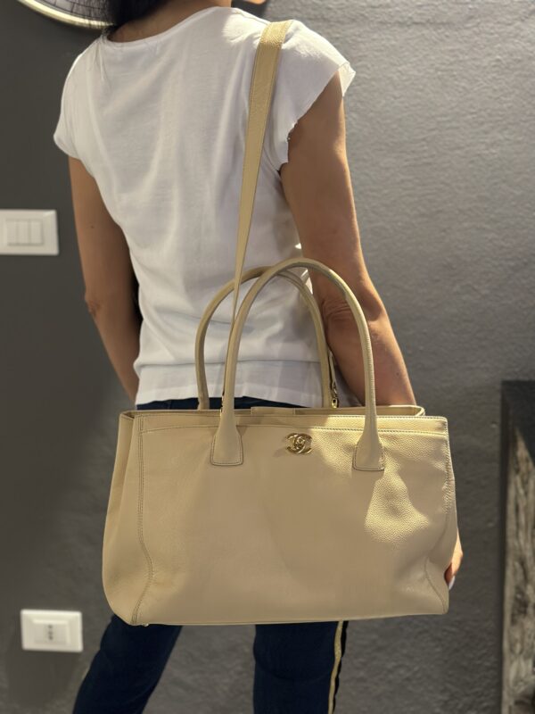 Chanel Caviar Executive Bag (2010/2011) loop