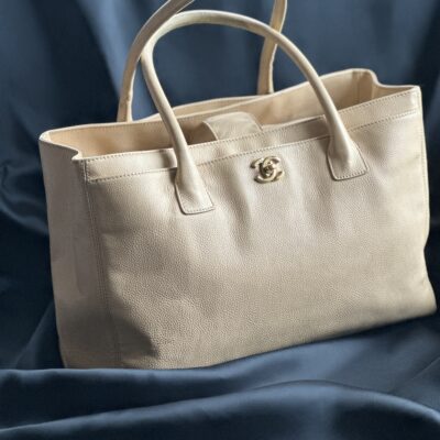Chanel Caviar Executive Bag (2010/2011) loop
