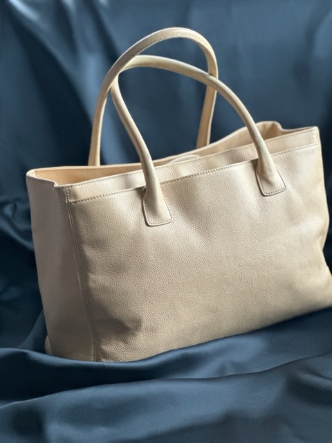 Chanel Caviar Executive Bag (2010/2011) loop