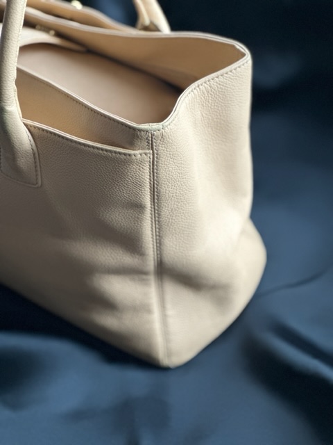 Chanel Caviar Executive Bag (2010/2011) loop
