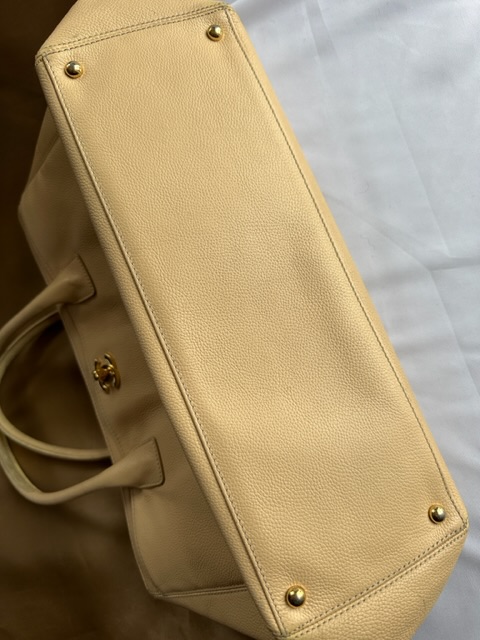 Chanel Caviar Executive Bag (2010/2011) loop