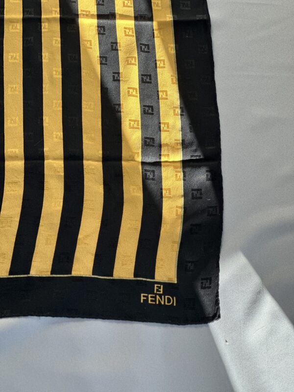 Fendi Black&Gold Pequin Foulard (anni ‘90)