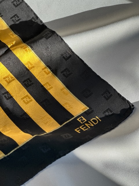 Fendi Black&Gold Pequin Foulard (anni ‘90)