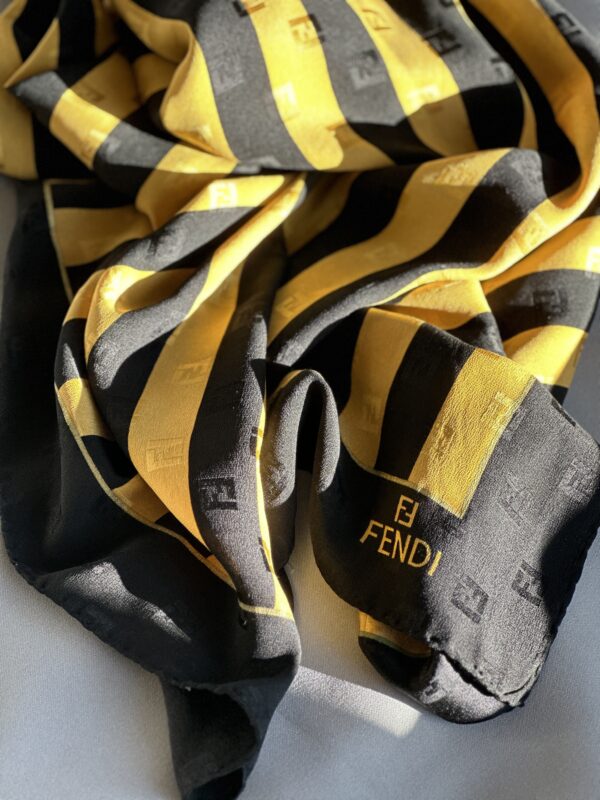 Fendi Black&Gold Pequin Foulard (anni ‘90)