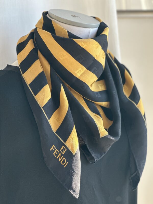 Fendi Black&Gold Pequin Foulard (anni ‘90)