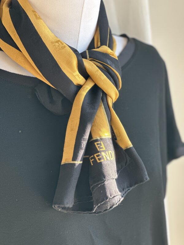 Fendi Black&Gold Pequin Foulard (anni ‘90)