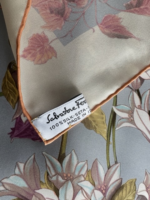 Vintage Salvatore Ferragamo Foulard (Anni ‘80)