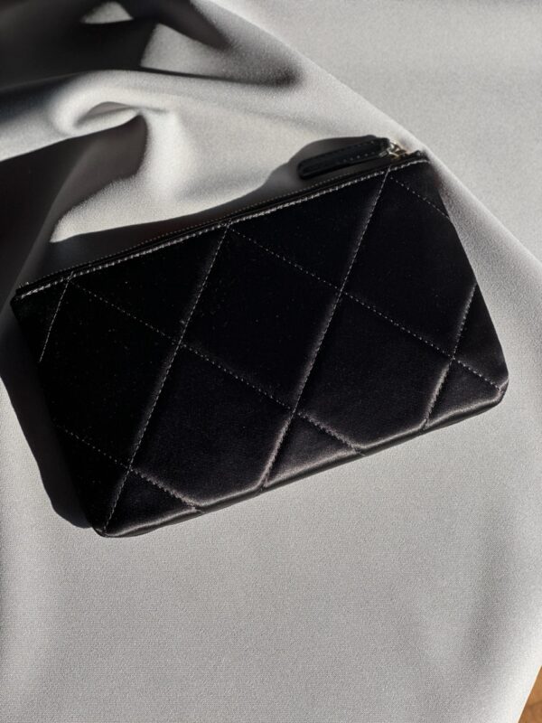 Pochette Chanel 19 in Satin (2021)