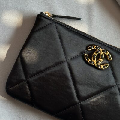 Pochette Chanel 19 in Satin (2021)