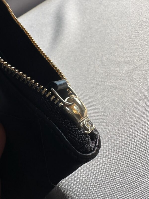 Pochette Chanel 19 in Satin (2021)