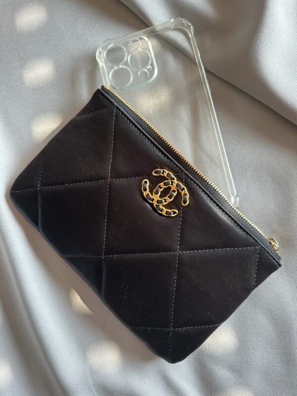 Pochette Chanel 19 in Satin (2021)