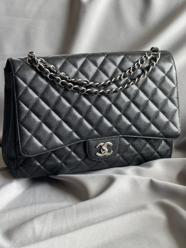 Chanel Timeless Caviar Maxi Jumbo (2009/2010)