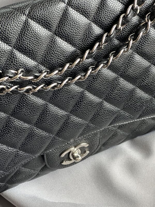 Chanel Timeless Caviar Maxi Jumbo (2009/2010)