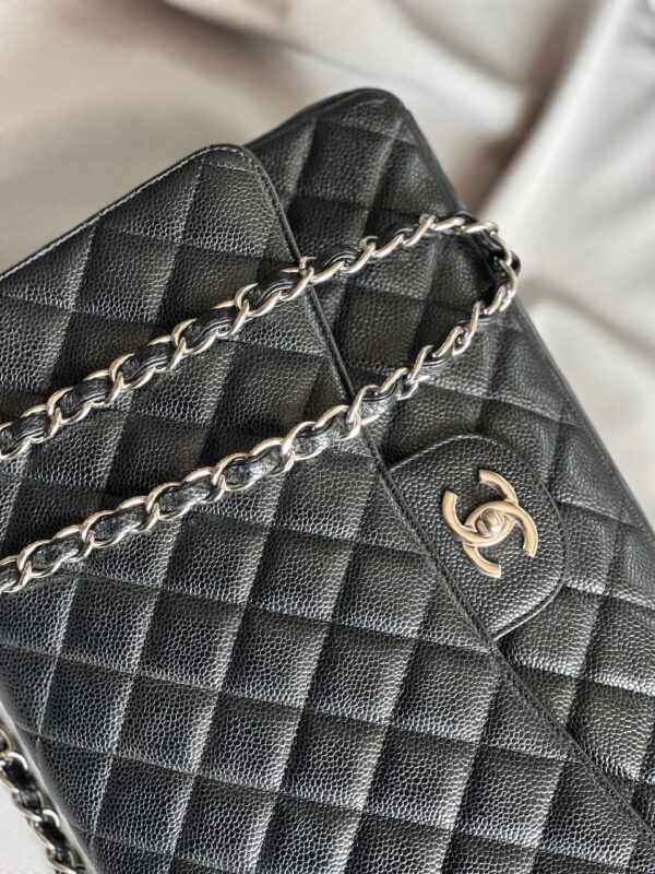 Chanel Timeless Caviar Maxi Jumbo (2009/2010)