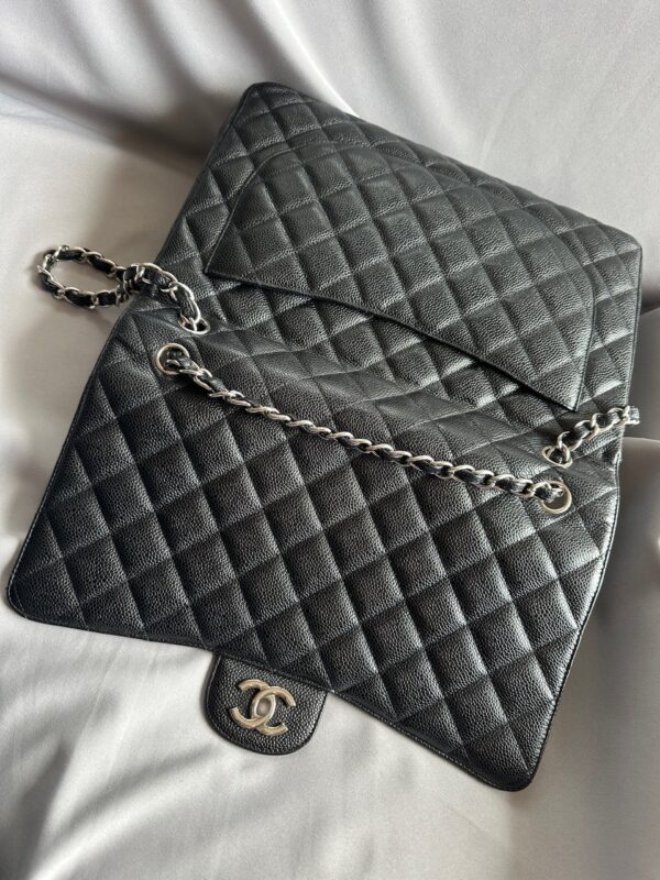 Chanel Timeless Caviar Maxi Jumbo (2009/2010)