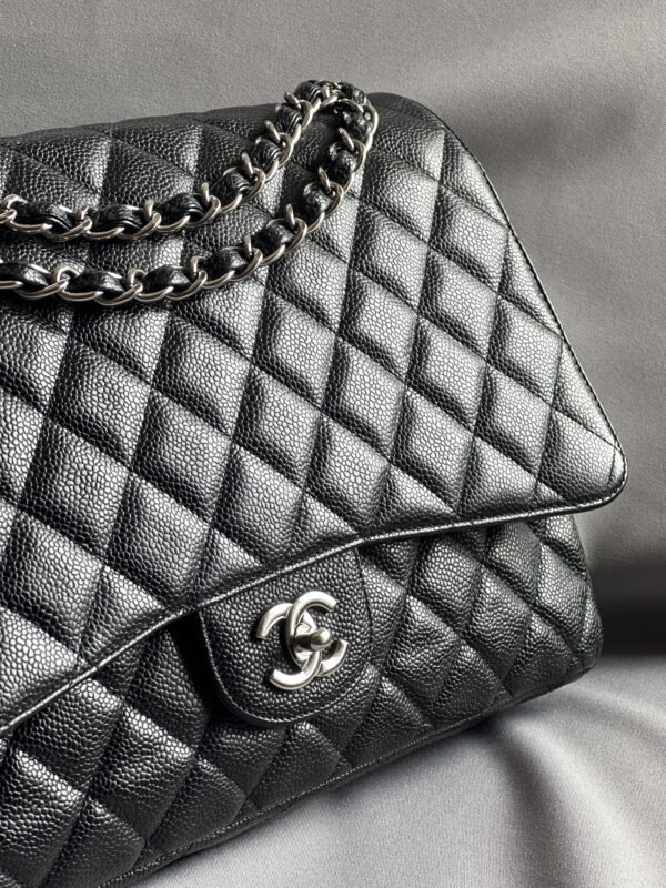 Chanel Timeless Caviar Maxi Jumbo (2009/2010)