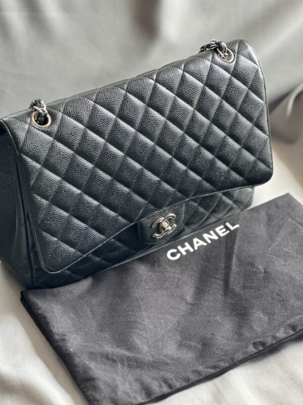 Chanel Timeless Caviar Maxi Jumbo (2009/2010)