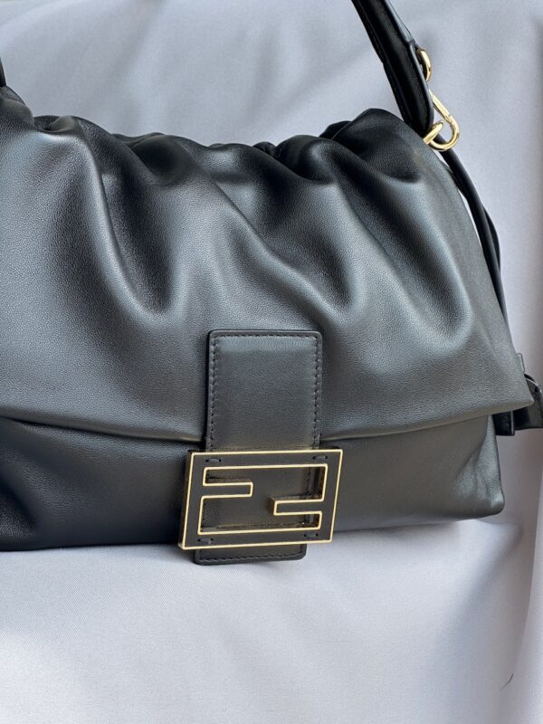 Fendi Large Mamma Baguette (2025)