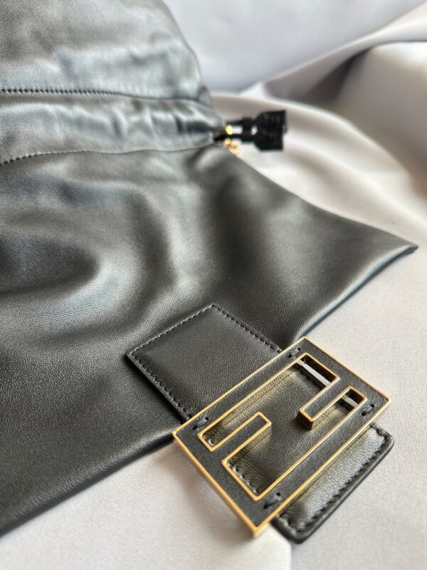 Fendi Large Mamma Baguette (2025)