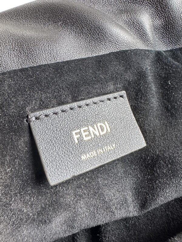 Fendi Large Mamma Baguette (2025)