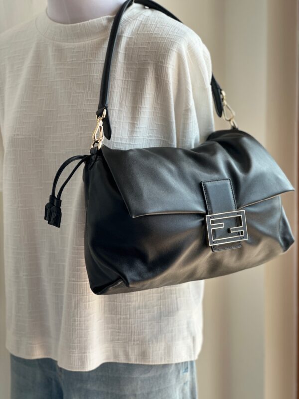 Fendi Large Mamma Baguette (2025)