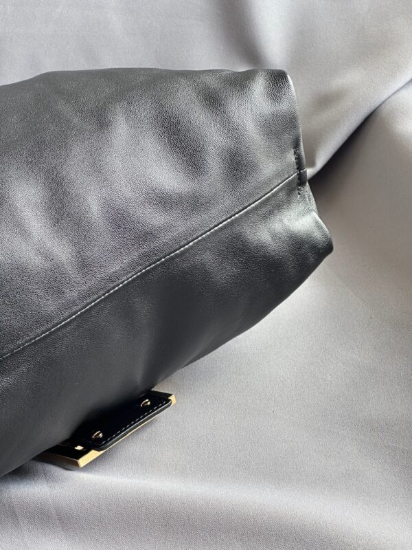 Fendi Large Mamma Baguette (2025)