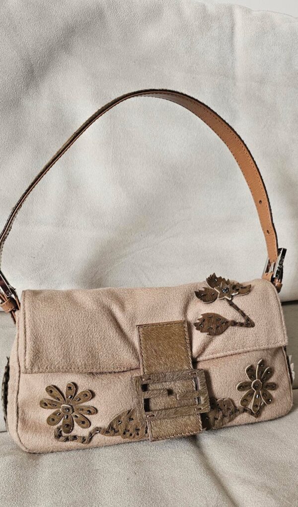 a4bc690d-ebf8-4d80-bf47-e2f70b489460 Fendi Embroidered Cachemire Baguette
