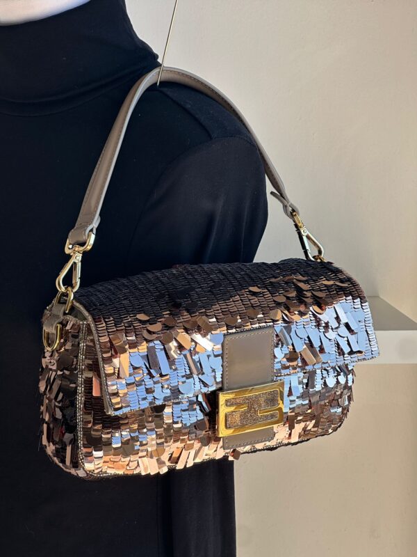 IMG_4552 Fendi Sex and the City Rose/Taupe Baguette (2023)