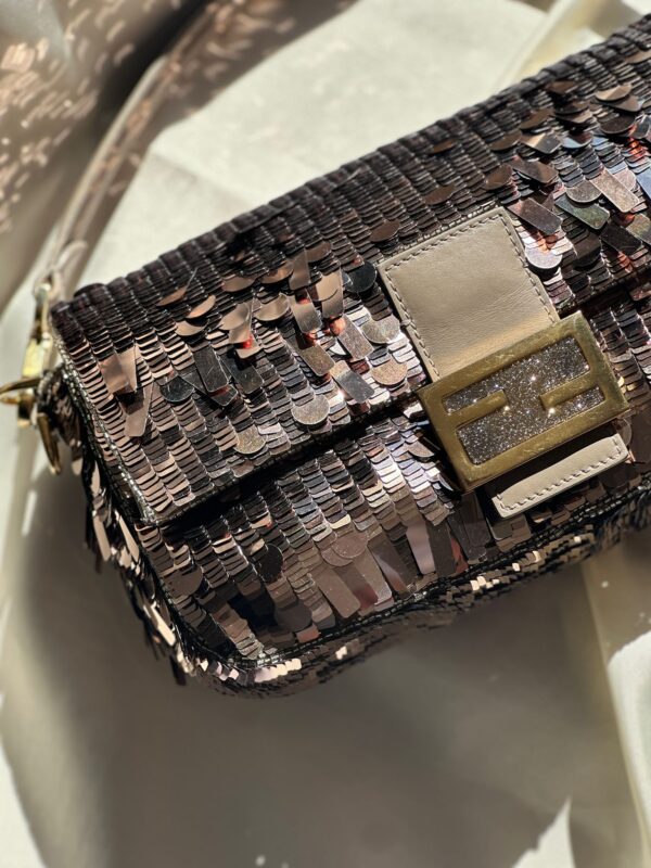 IMG_4565 Fendi Sex and the City Rose/Taupe Baguette (2023)